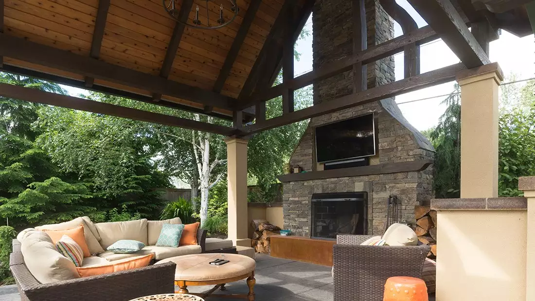 Furnished Outdoor Living Area/Gazebo