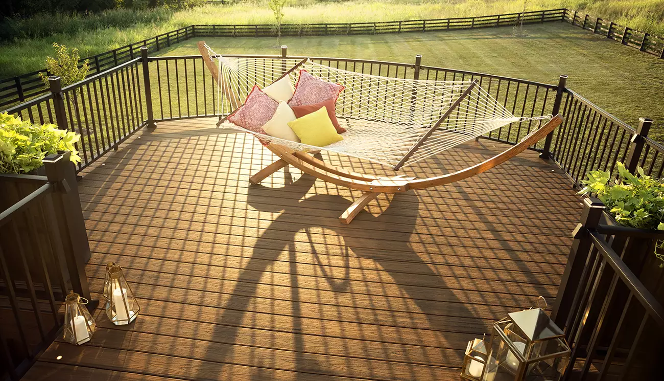 Spotlight_Decking_Feature4